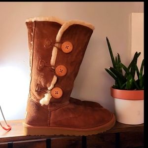 UGG Chestnut Bailey Button Triplet II Boots S/N 1873 Womens 8